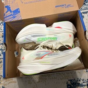 *SOLD* Brooks Hyperion Max Running Shoes in White and Neon